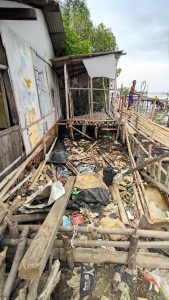 Mekar Beach is Polluted with Garbage (Greeneration Foundation)